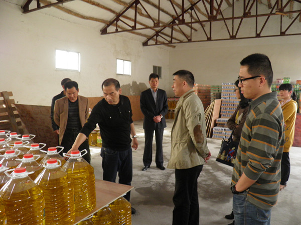 省国资委第二监事会服务处王正发一行到固镇县公司调研指导事情